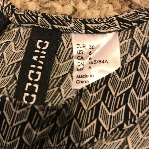 H&M Divided Patterned Casual Dress - Picture 4 of 4